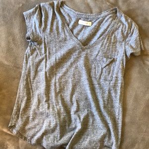 V-neck pocket tee